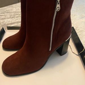 Brand new women boots size 8- color wine